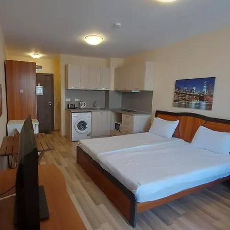 Admiral Plaza, & サニービーチ