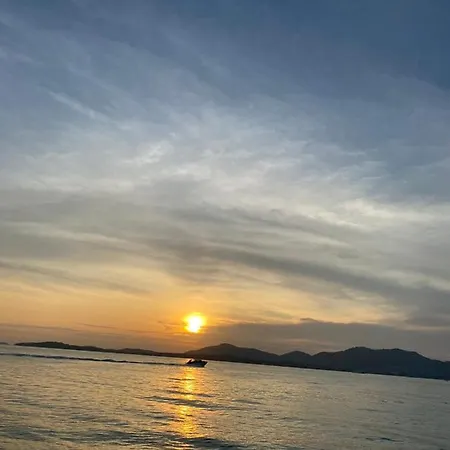 Admiral Plaza, & * サニービーチ