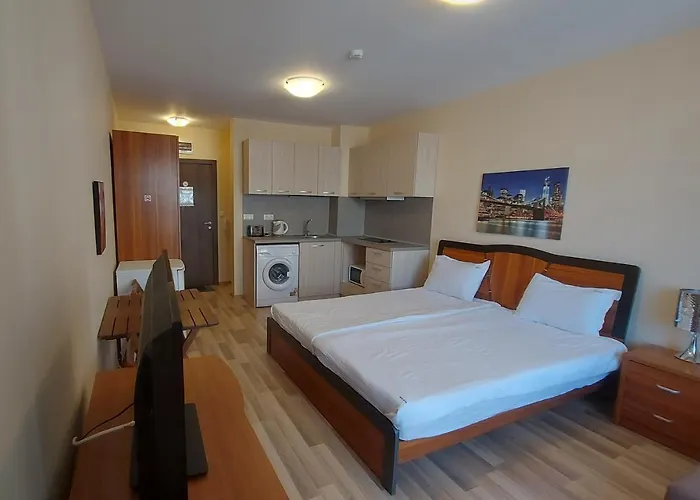 Admiral Plaza, & Napospart