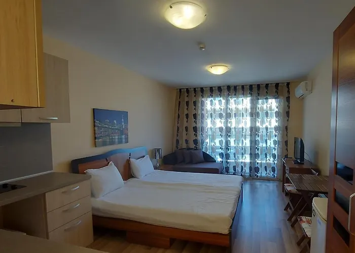 Admiral Plaza, & Apartman Napospart