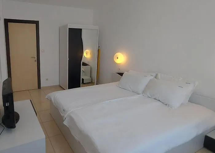 Apartman Admiral Plaza, & Napospart