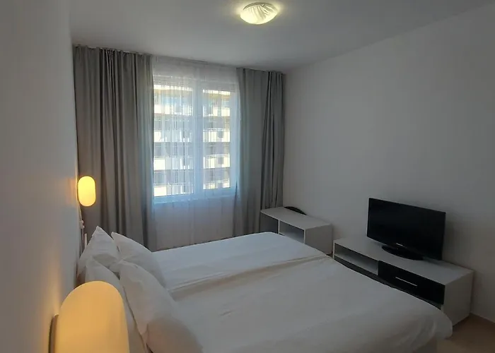 Admiral Plaza, & Apartman *